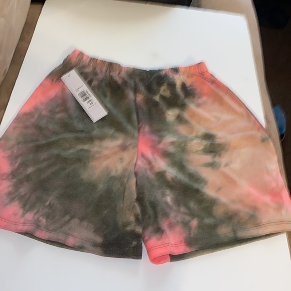 High-Waisted Shorts - Picture 7 of 10